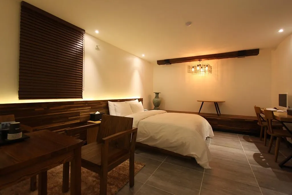 Premier Hotel Xym Seul 2*,