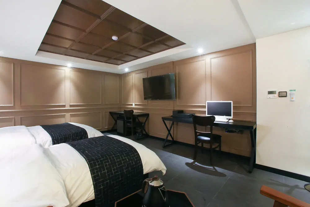 Premier Hotel Xym Seul 2*,